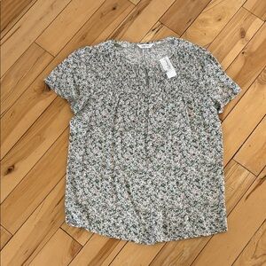 Reitmans Green and White Floral Blouse